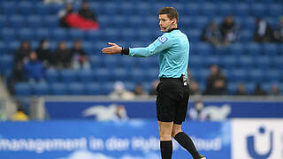 Steht vor seinem 137. Einsatz in der Bundesliga: FIFA-Schiedsrichter Daniel Siebert © 2022 Getty Images