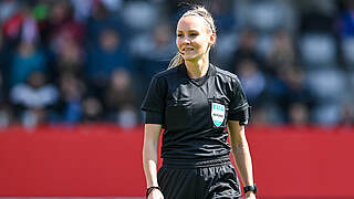 Vor ihrem 42. Einsatz in der Frauen-Bundesliga: FIFA-Schiedsrichterin Fabienne Michel © imago