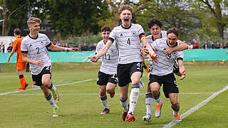 Freude pur: Cenny Neumann (Nr 9) erzielt das 1:0 für Deutschland © Getty Images