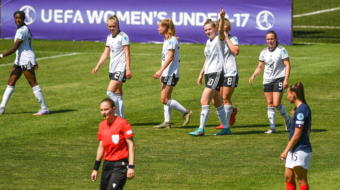 Einzug ins Finale und WM-Teilnahme perfekt: Jubel bei den U 17-Juniorinnen © UEFA/Eóin Noonan
