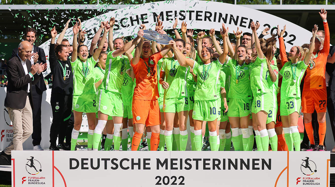 Großer Jubel: Die Wolfsburg-Frauen feiern die siebte Meisterschaft © Getty Images