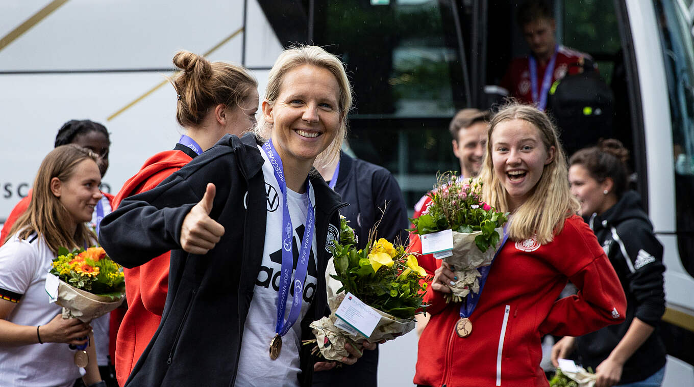Friederike Kromp (v.): "Europameisterinnen - das klingt immer noch ziemlich gut" © Thomas Boecker/ DFB