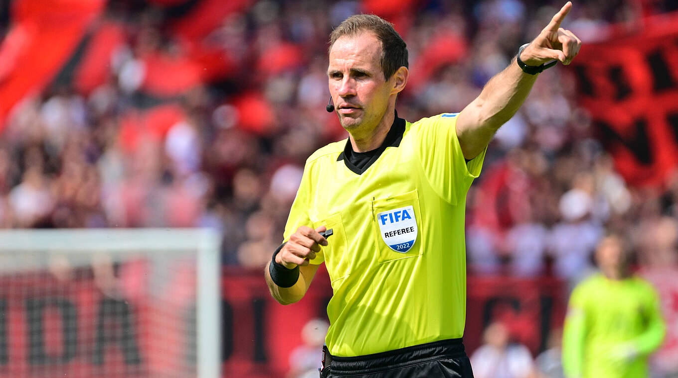 Steht in München vor seinem 139. Einsatz in der Bundesliga: Referee Sascha Stegemann © Imago