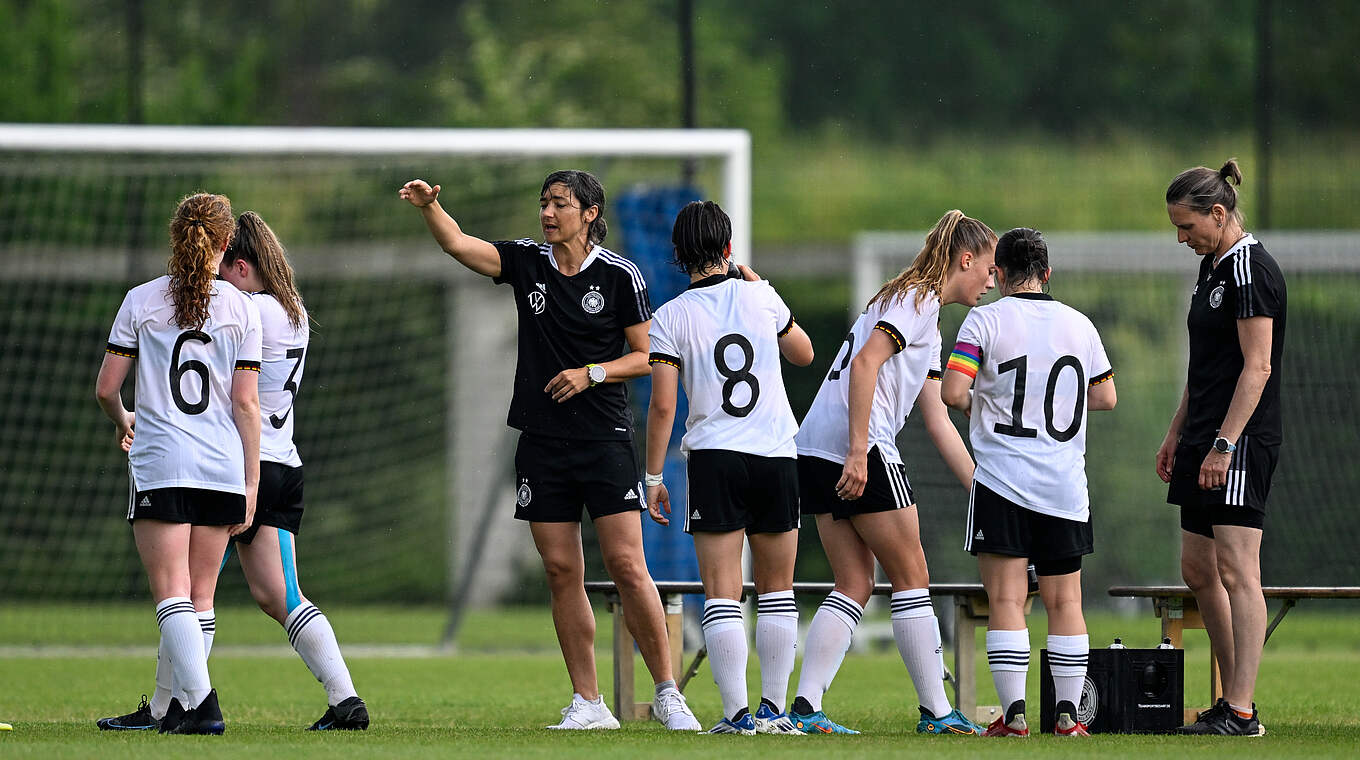 DFB-Trainerin Sabine Loderer (M.): "Jedes Länderspiel ist wichtig" © Getty Images