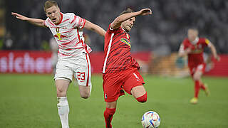 Nach Notbremse im Pokalfinale: Marcel Halstenberg (l.) ist für zwei Pokalspiele gesperrt © imago