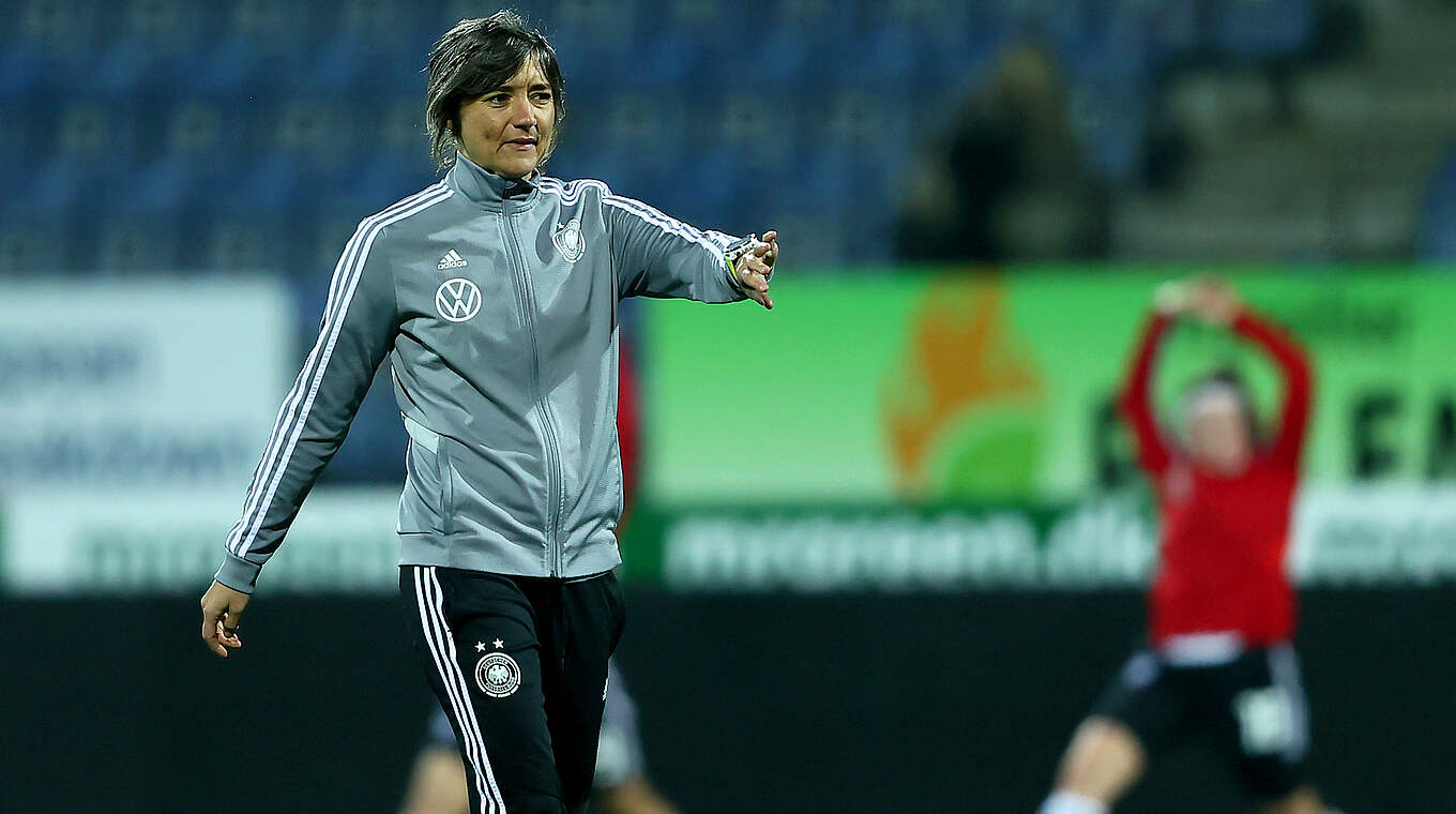 DFB-Trainerin Sabine Loderer: "Das sind Vergleiche, die unersetzbar sind" © Getty Images