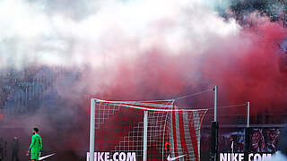 Rauch führt zu Spielunterbrechung: Insgesamt 43.750 Euro Strafe für Eintracht Frankfurt © Imago