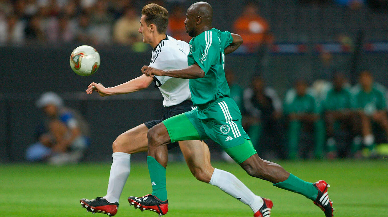 Perfekter Start in die WM 2002: Klose (l.) gelingen bei seinem WM-Debüt drei Tore © Getty Images