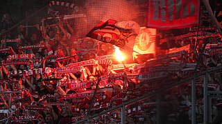 Geldstrafe in Höhe von 11.000 Euro: FC-Fans zünden Pyrotechnik © IMAGO / Chai v.d. Laage