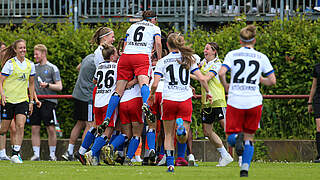 Bejubeln den Siegtreffer im Hinspiel: Die Spielerinnen des Hamburger SV © IMAGO / foto2press