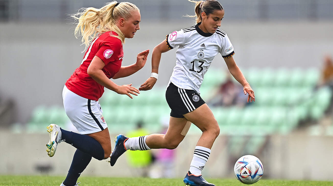 Ilayda Acikgöc (r.) © UEFA / Ben McShane / Sportsfile