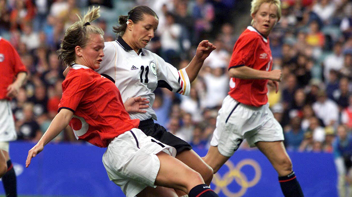 Inka Grings (M.) bei den Olympischen Spielen 2000 © Getty Images