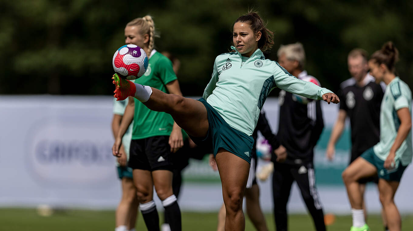 Erhält neuen Vertrag beim VfL Wolfsburg: Lena Oberdorf © Getty Images/Maja Hitij/DFB