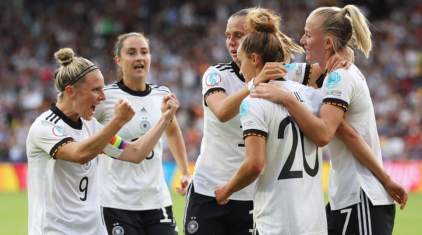 Svenja Huth, Sara Däbritz, Klara Bühl, Lina Magull und Lea Schüller (v.l.n.r.) © DFB/Maja Hitij/Getty Images