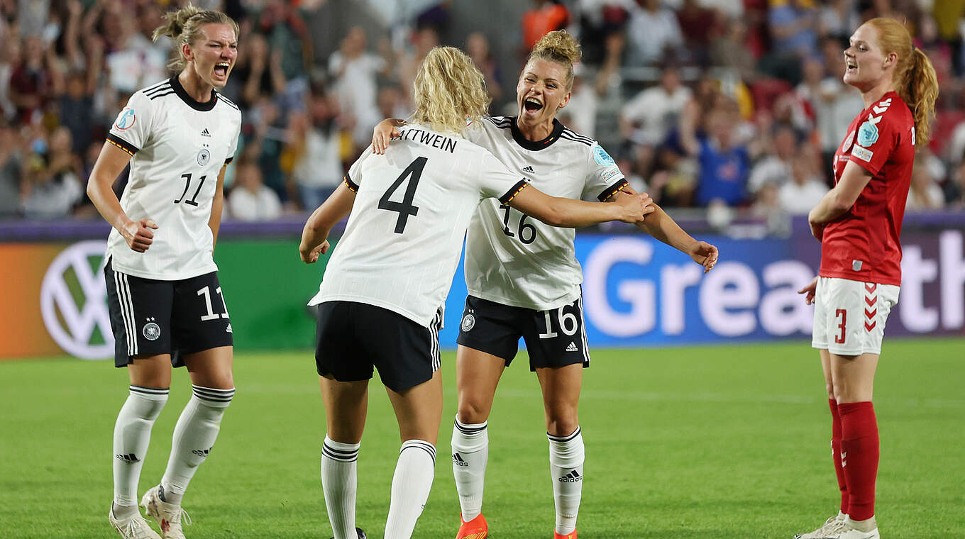 Alexandra Popp, Lena Lattwein, Linda Dallmann (v.l.n.r.) © DFB/Maja Hitij/Getty Images