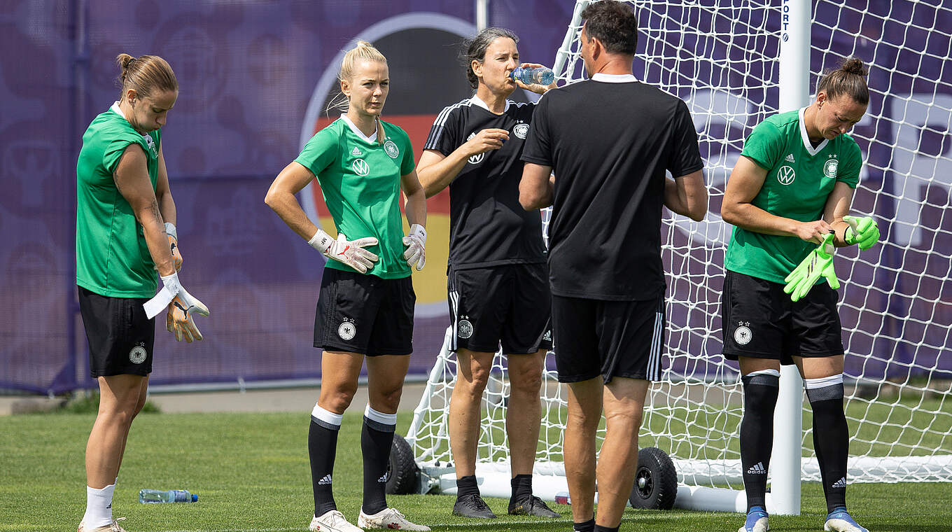 Ann-Katrin Berger, Merle Frohms, Birgit Prinz, Michael Fuchs und Almuth Schult (v.l.) © DFB/Maja Hitij/Getty Images