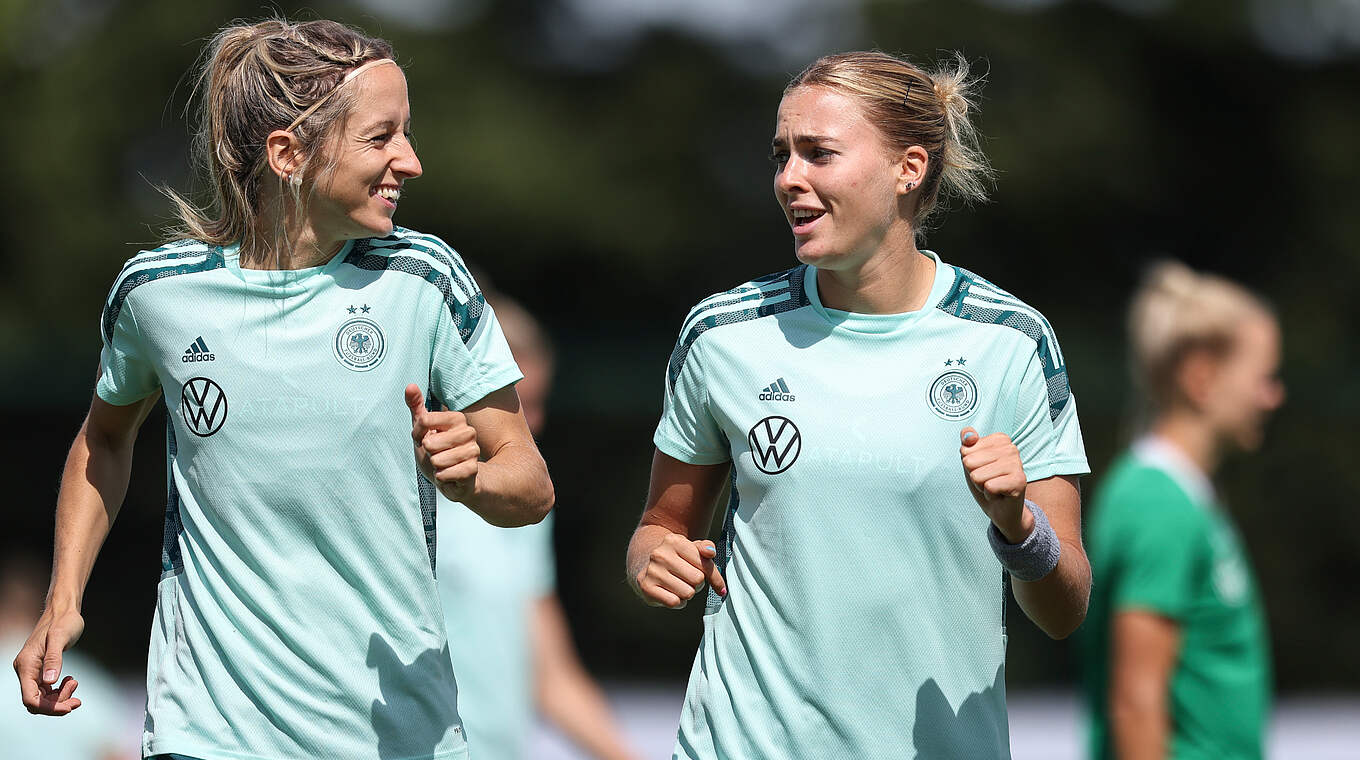 Kathrin Hendrich (l.) und Laura Freigang © DFB/Maja Hitij/Getty Images