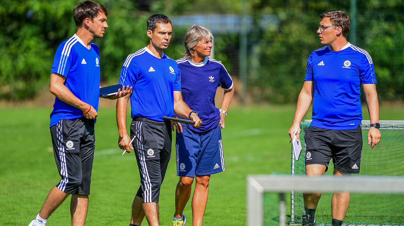 Lehrgangsteilnehmer: "Jede Menge Erfahrungen aus Trainer- und Spieler-Tätigkeiten" © DFB/Neil Baynes/Getty Images