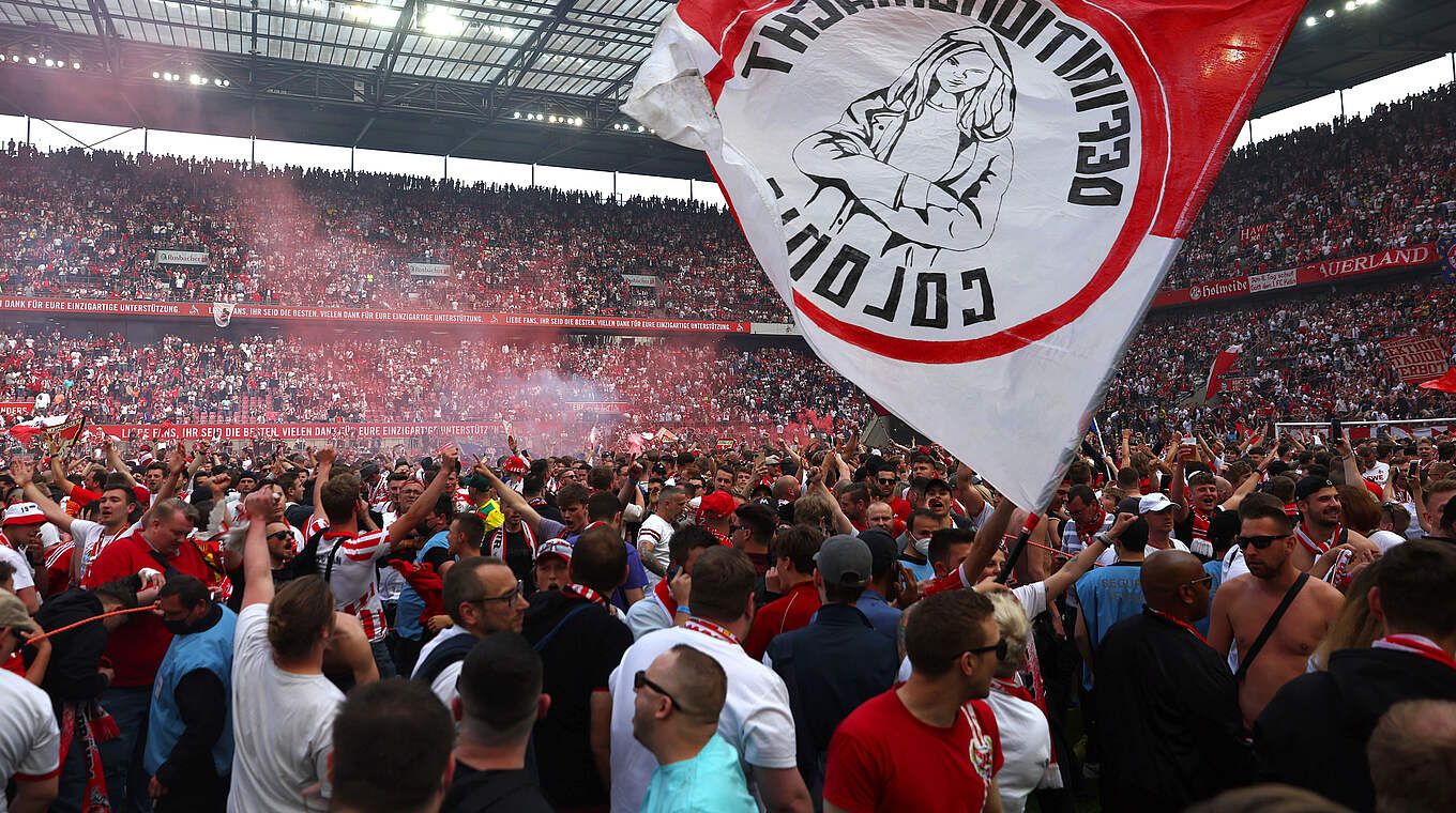 Vom Sportgericht sanktioniert: Platzsturm der Kölner Zuschauer gegen Wolfsburg © Getty Images