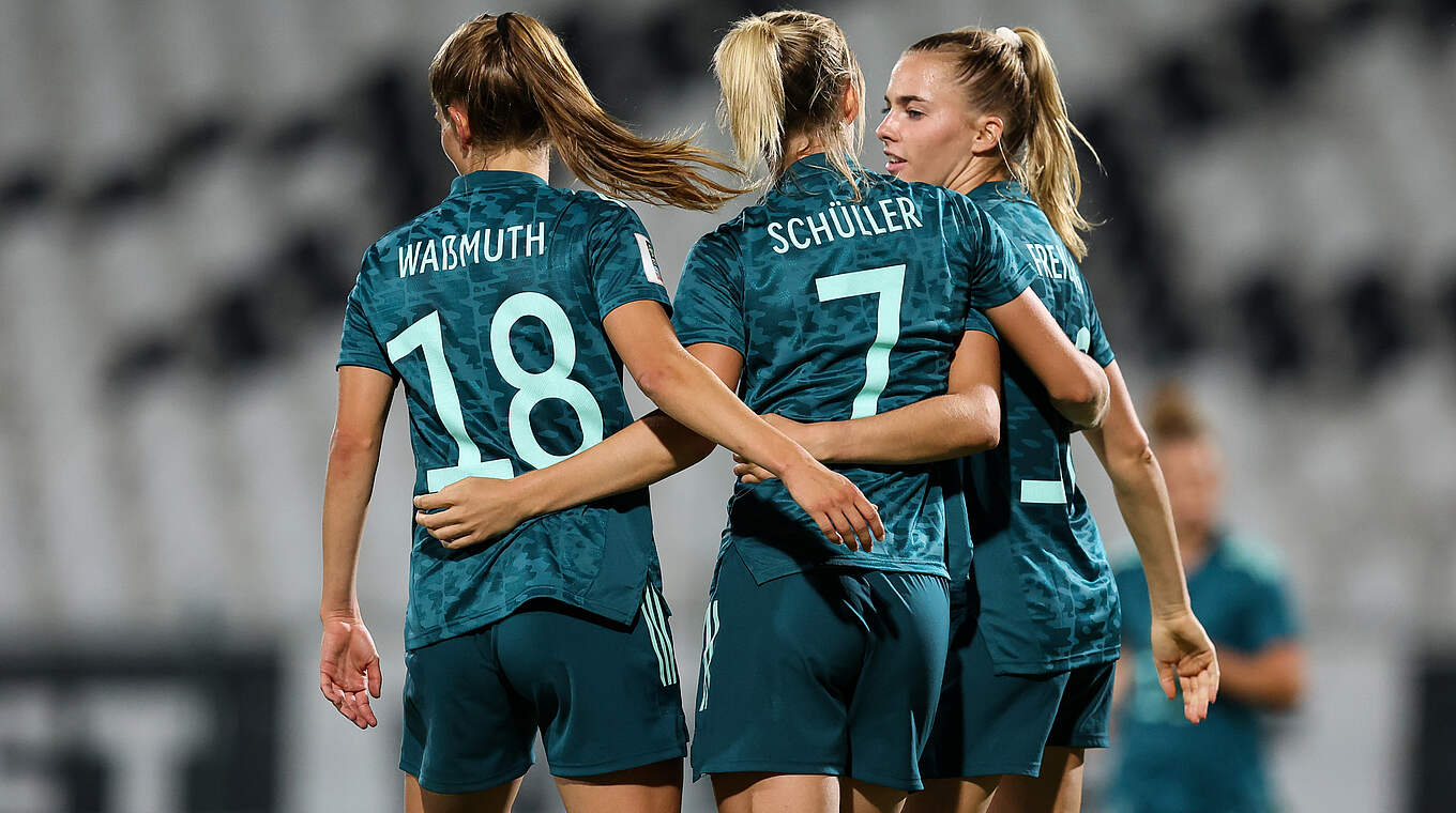 Bulgaria had no answer to the attacking trio of Tabea Waßmuth, Lea Schüller and Laura Freigang. © Maja Hitij/Getty Images for DFB