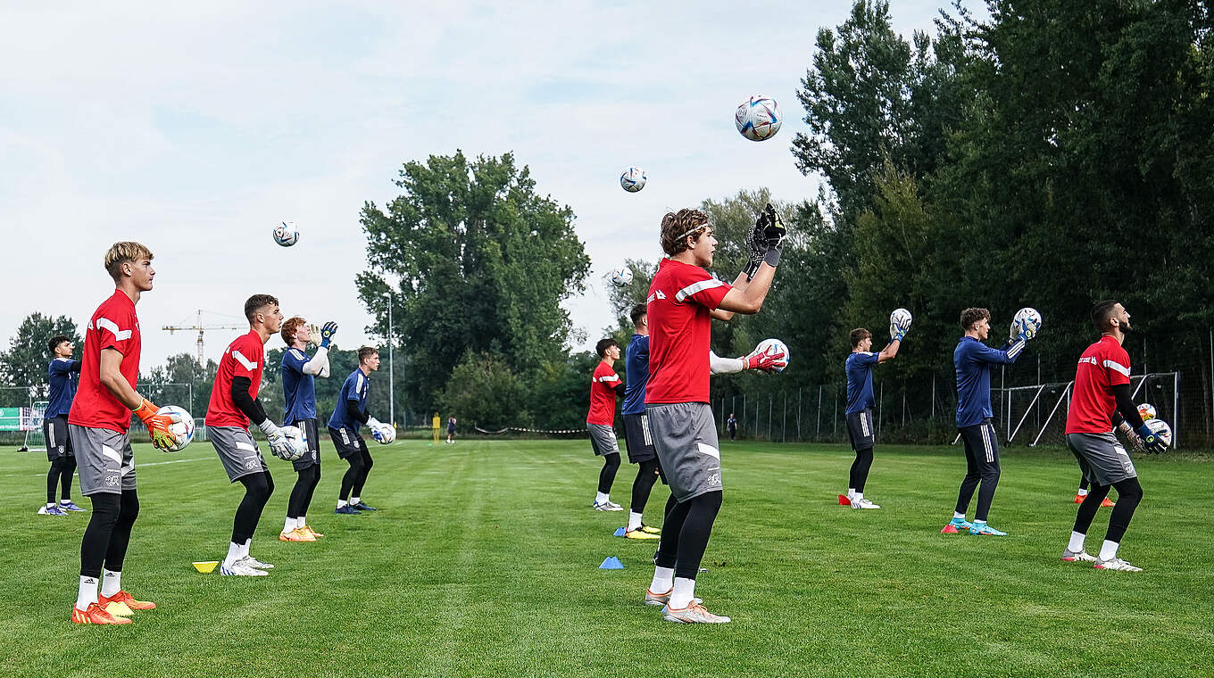 Besuch aus der Schweiz: Einige eidgenössische Keeper trainieren mit DFB-Kollegen © DFB/ Getty Images