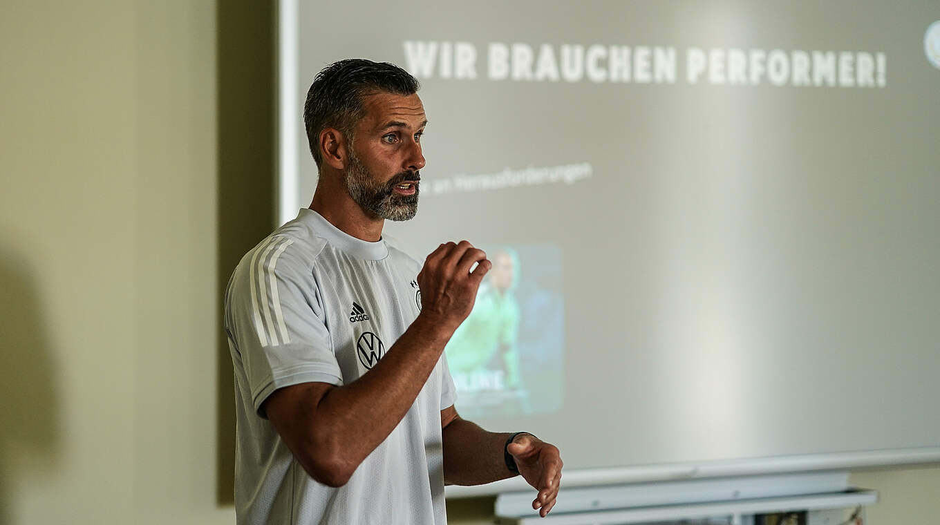 DFB-Koordinator Ziegler: "Wir wollen unseren Jungs immer neue Impulse geben" © DFB/ Getty Images
