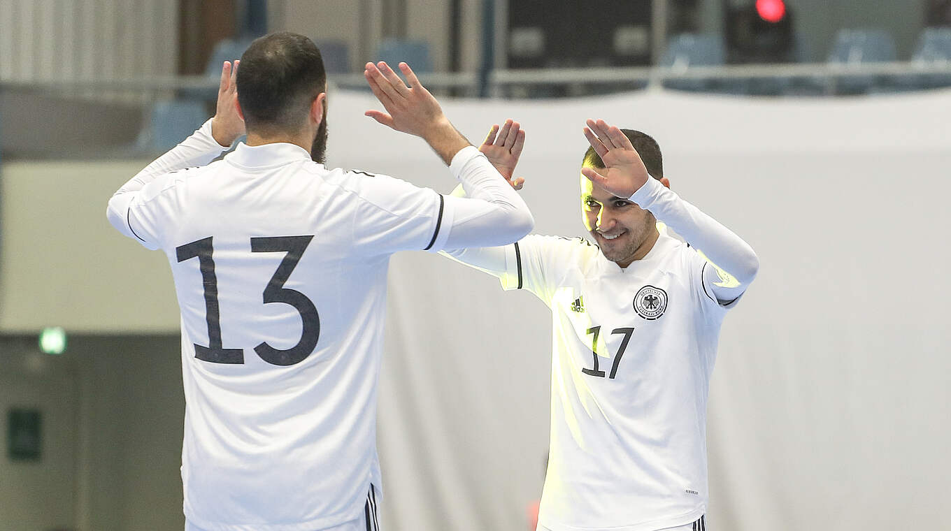 Erzielt drei Treffer beim Auftaktsieg gegen Dänemark: Muhammet Sözer (l.) © Nico Herbertz