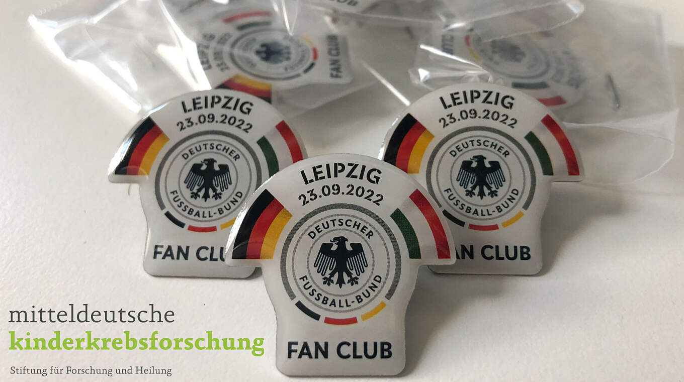 Auch in Leipzig wieder am Fan-Club-Zelt erhältlich: Die beliebten Spieltags-Pins © Fan Club Nationalmannschaft