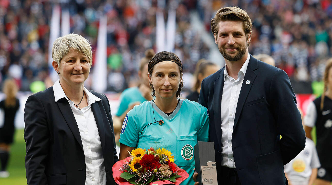 Vor dem Spiel als Schiedsrichterin des Jahres geehrt: Katrin Rafalski © imago