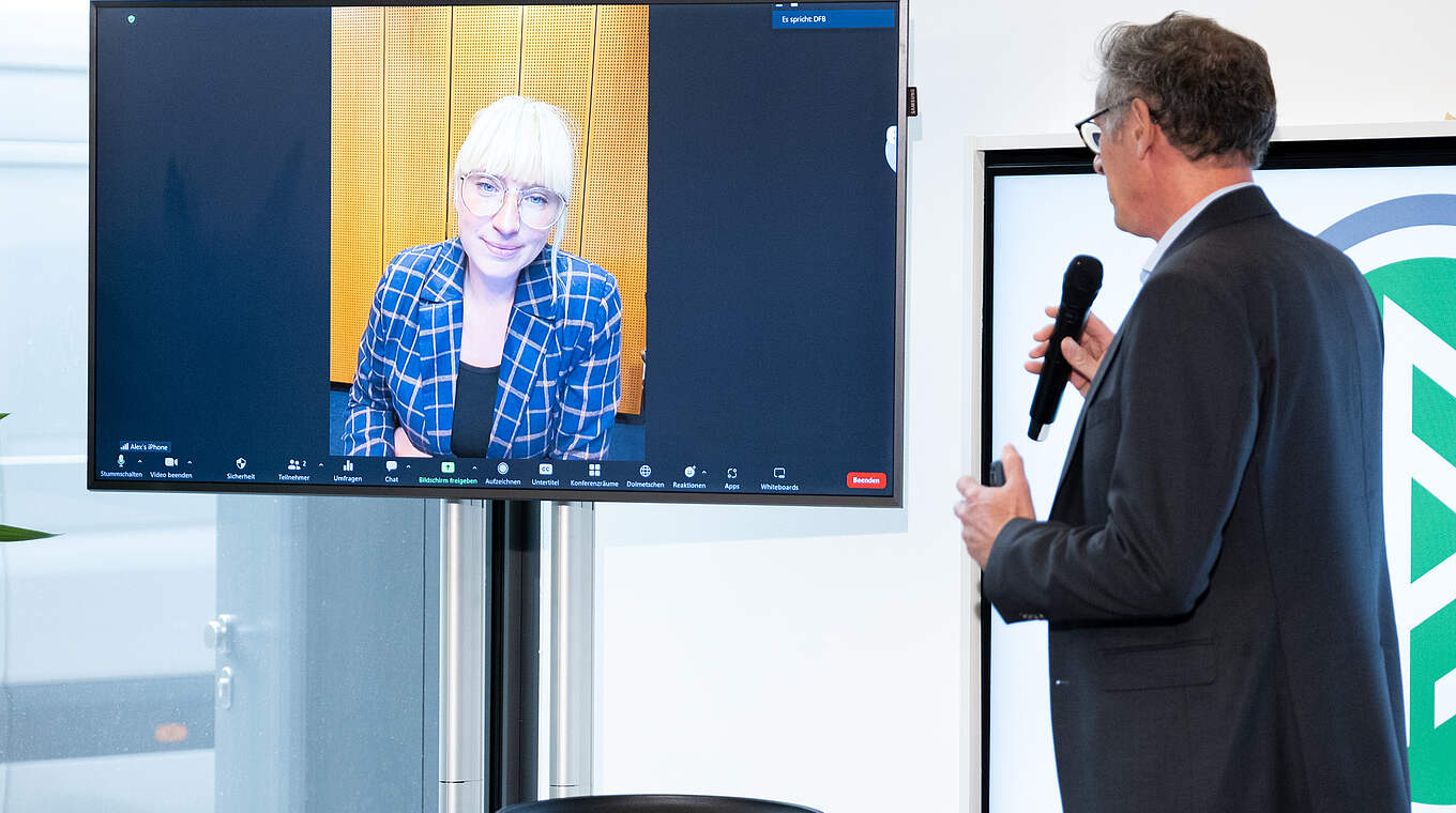 Luise Amtsberg, MdB und Beauftragte der Bundesregierung für Menschenrechtspolitik und humanitäre Hilfe, Steffen Simon © Julius Nieweler/DFB