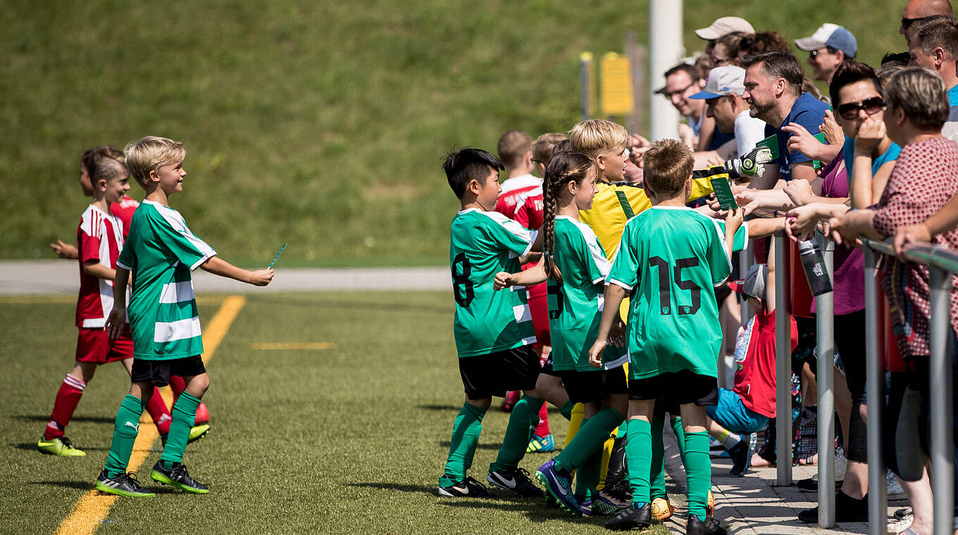 Nimmt Eltern und Trainer*innen seit 2018 in die Pflicht: die Fair Play-Karte © DFB