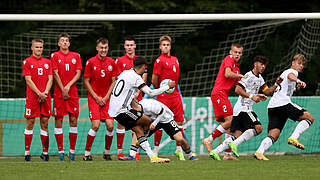 Per direktem Freistoß: Muhammed Damar bringt das DFB-Team auf Kurs © Getty Images