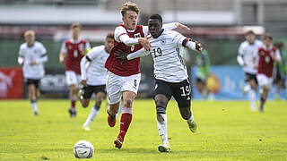 Lange Zeit hart umkämpft: Die deutsche U 17 siegt 3:0 gegen Gastgeber Österreich © Andreas Schaad /Getty
