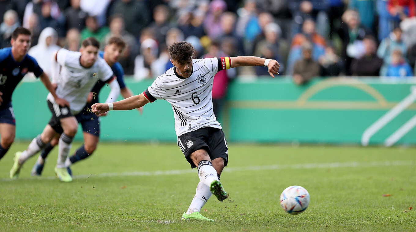 Der entscheidende Treffer: Kapitän Umut Tohumcu verwandelt einen Foulelfmeter © Getty Images