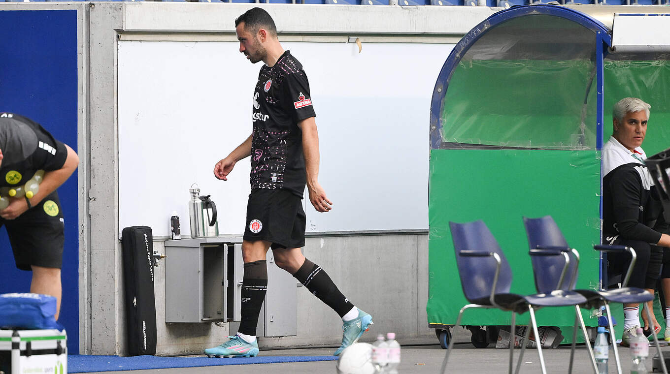 Nach Berufung für ein Pokalspiel gesperrt: Manolis Saliakas vom FC St. Pauli © imago