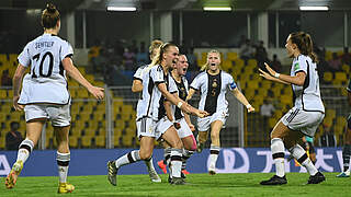 Deutschland bejubelt den Ausgleich: Svea Stoldt (M.) erzielt das 1:1 © FIFA/Getty Images