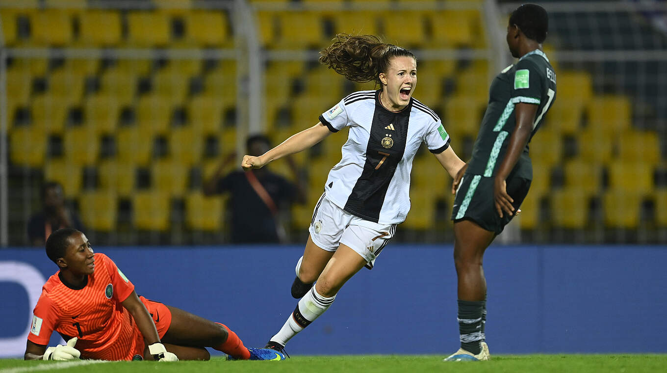 Schießt Deutschland zum Sieg: Mara Alber bejubelt ihr Tor zum 2:1 © FIFA/Getty Images