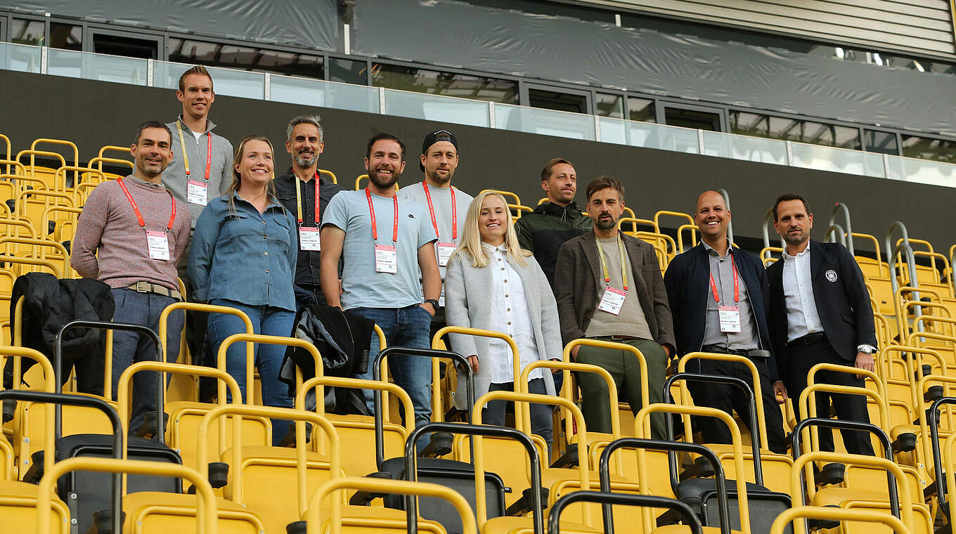 Wichtiges Netzwerktreffen in Dresden: Trainer*innen der Frauen-Bundesligisten © DFB