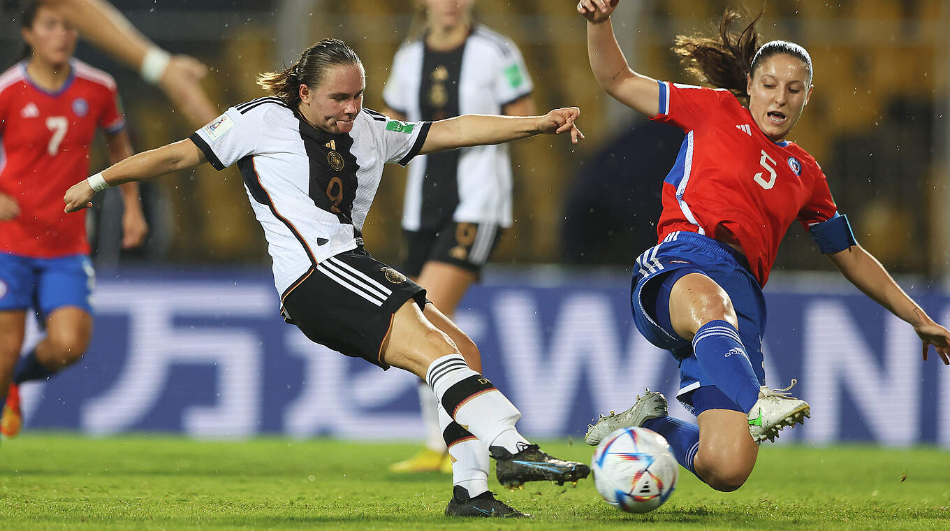 Vorne viel unterwegs und anspielbar: Stürmerin Marie Steiner (l.) © FIFA/Getty Images