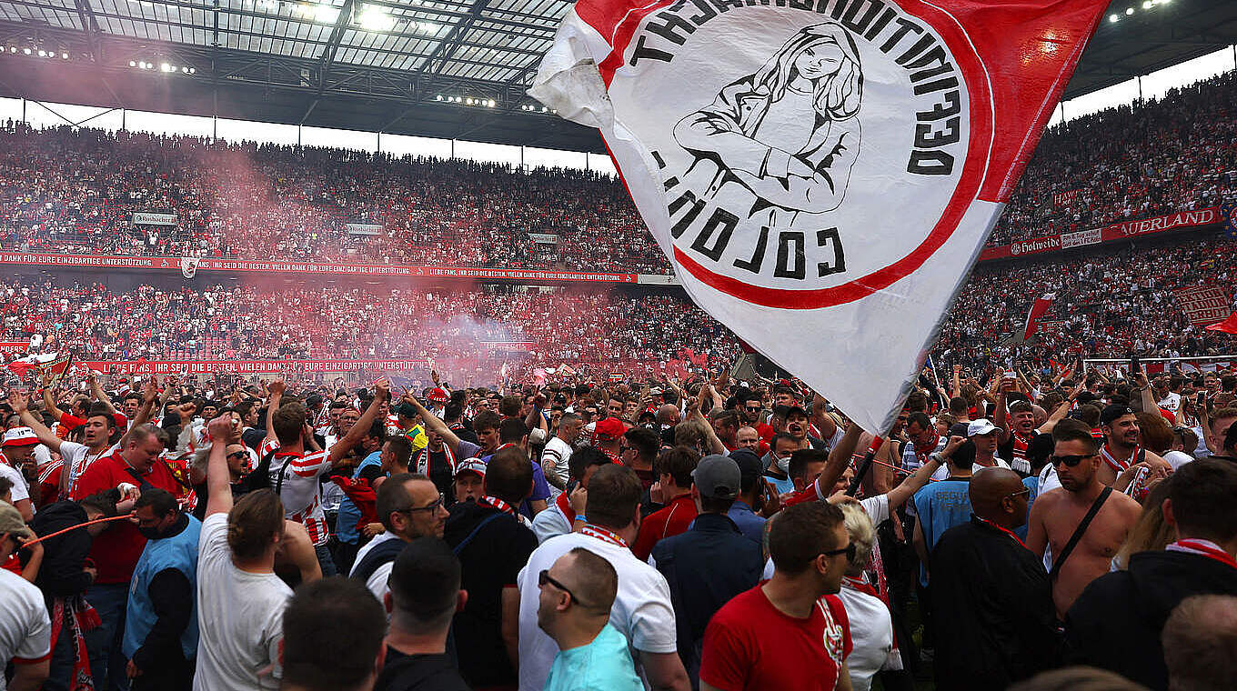 Gegenstand der Verhandlung: Platzsturm und Pyro der Kölner Anhänger am 33. Spieltag © 2022 Getty Images