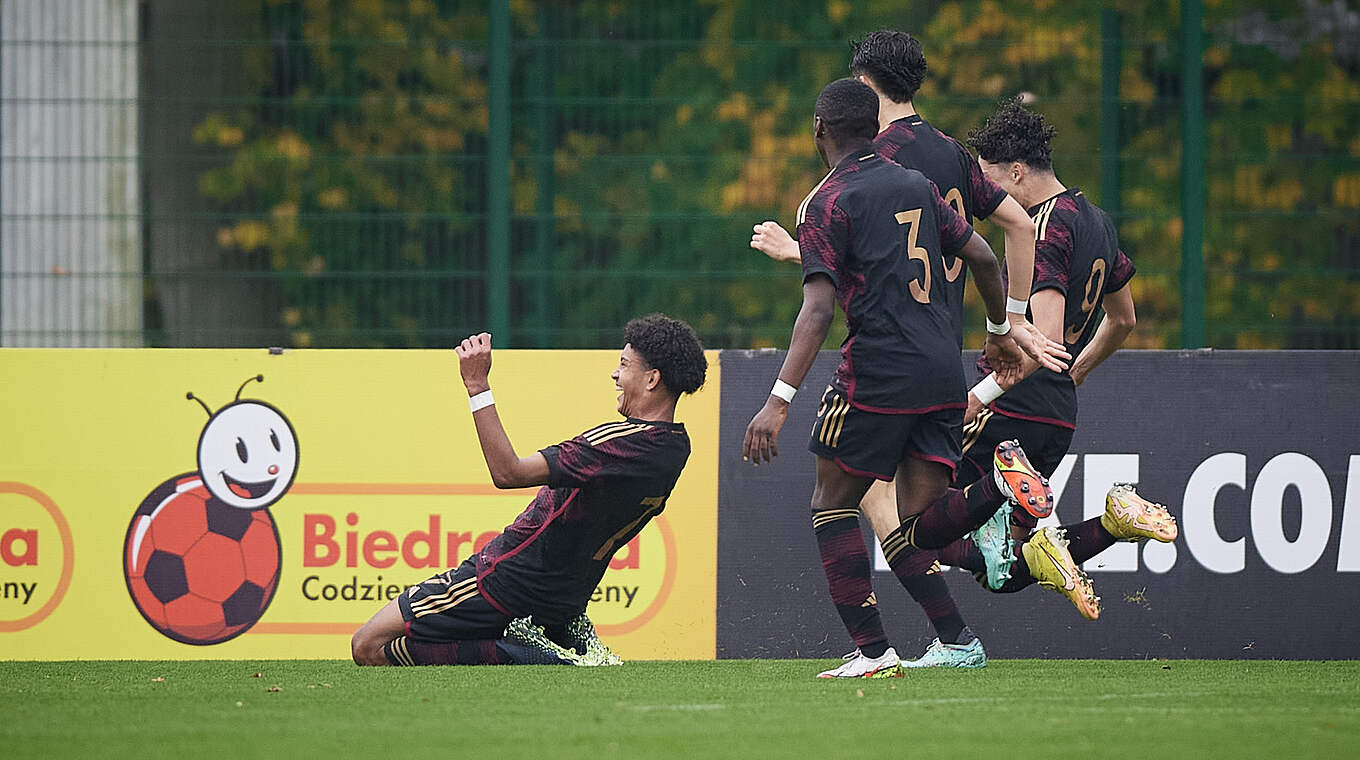 Läutet den Torreigen mit dem Führungstreffer ein: Francis Onyeka (l.) © 2022 Getty Images