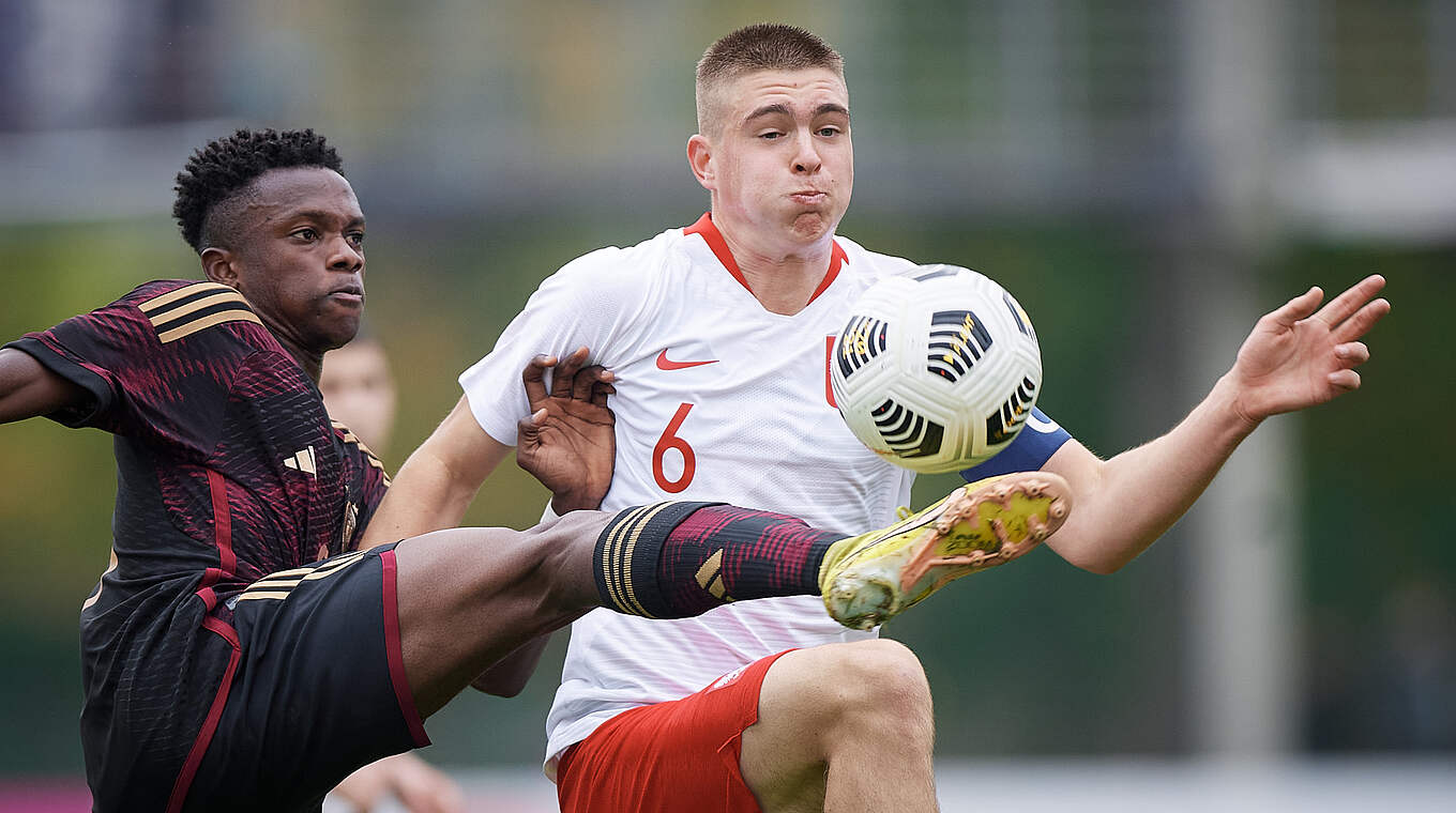 Liefern sich einige packende Zweikämpfe: Naba Mensah und Igor Brzyski (v.l.) © 2022 Getty Images