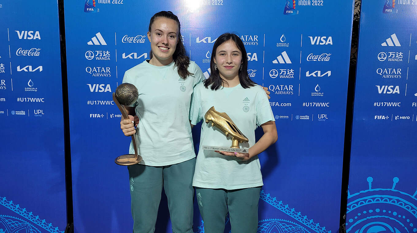 Zwei individuelle Auszeichnungen als Trost: Mara Alber (l.) und Loreen Bender © FIFA/FIFA via Getty Images
