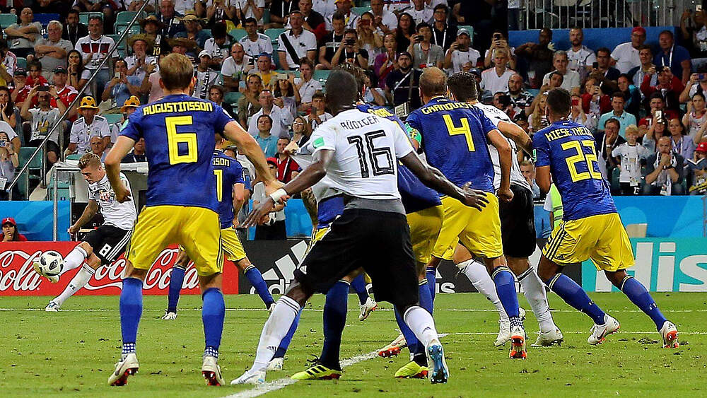 Moment der Hoffnung: Toni Kroos schafft in der Vorrunde den späten Ausgleich gegen Schweden © imago