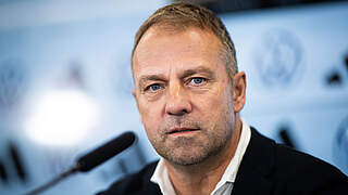 Beruft sieben Spieler vom FC Bayern und fünf vom BVB: Bundestrainer Hansi Flick © DFB