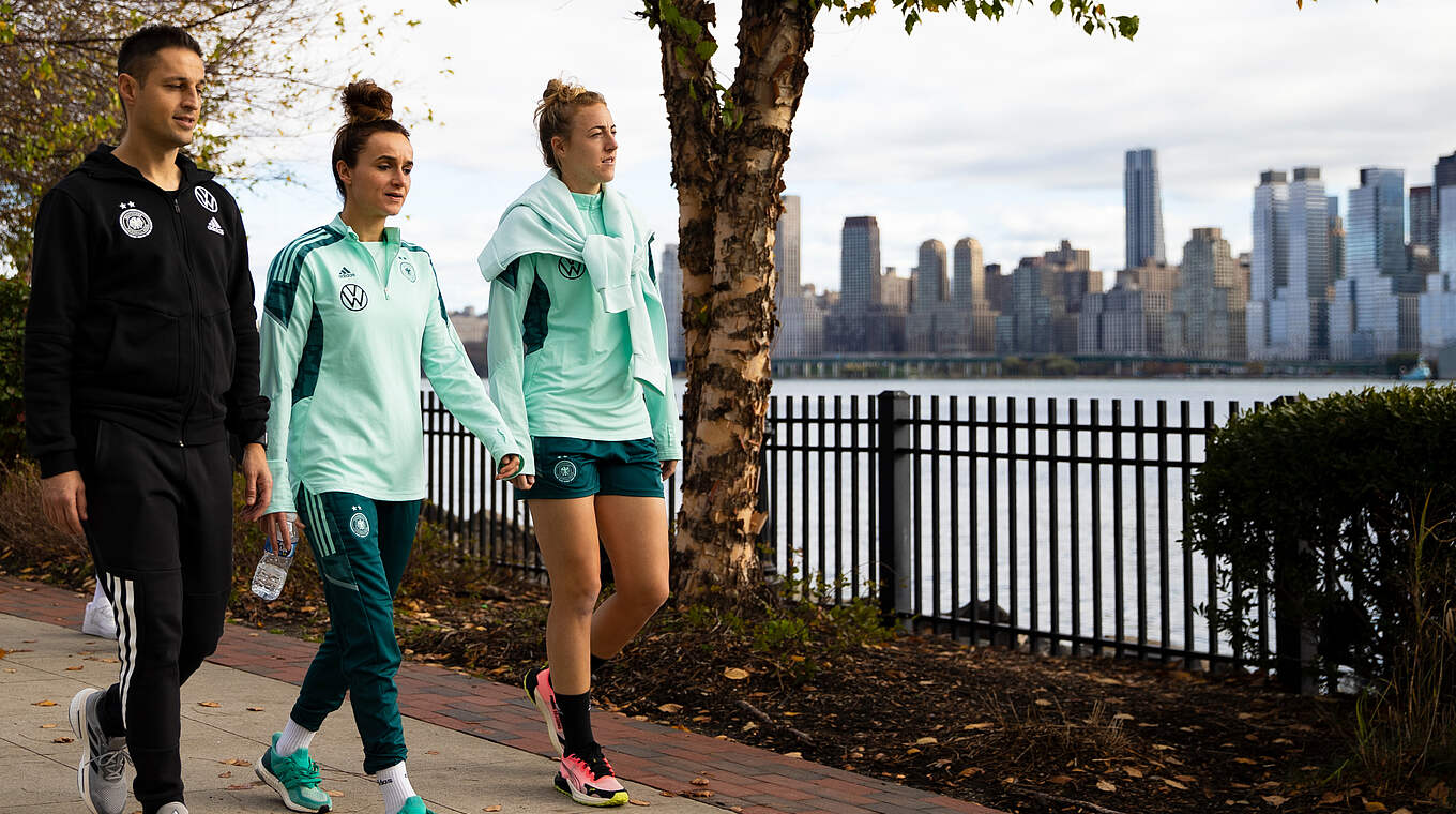 Daniel Nister, Lina Magull, Carolin Simon © Thomas Böcker/DFB