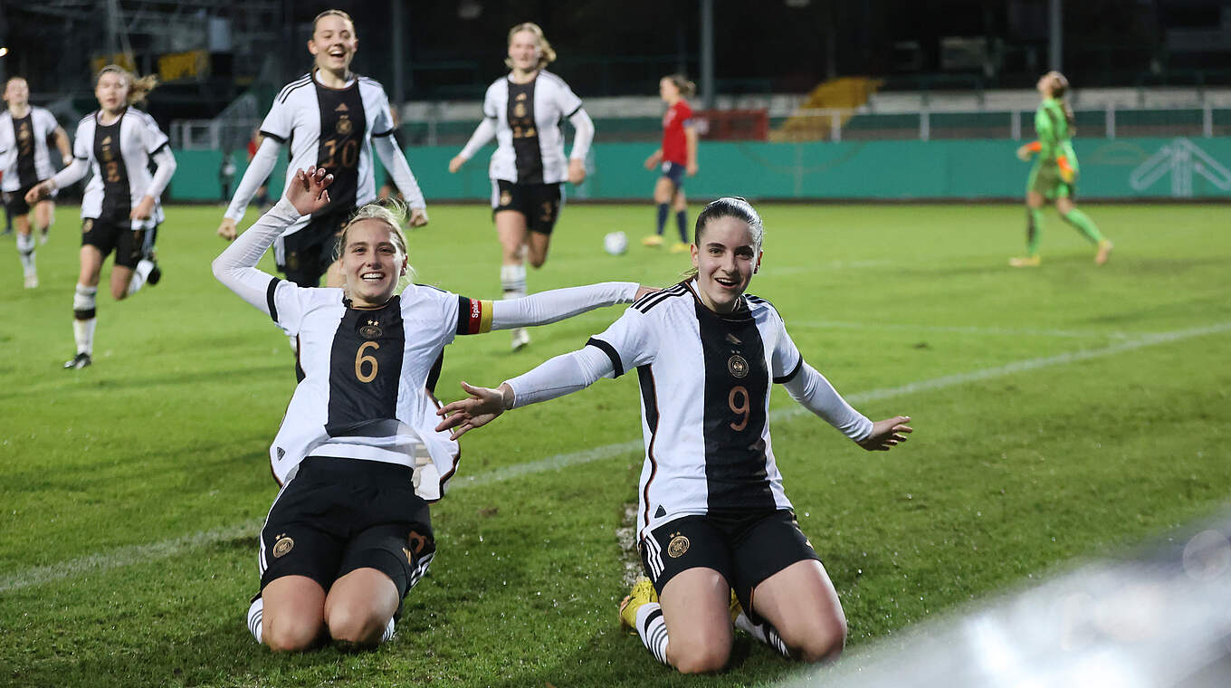 Matchwinnerin gegen Norwegen: Leonie Köpp (r.) © Christof Koepsel / Getty Images / DFB