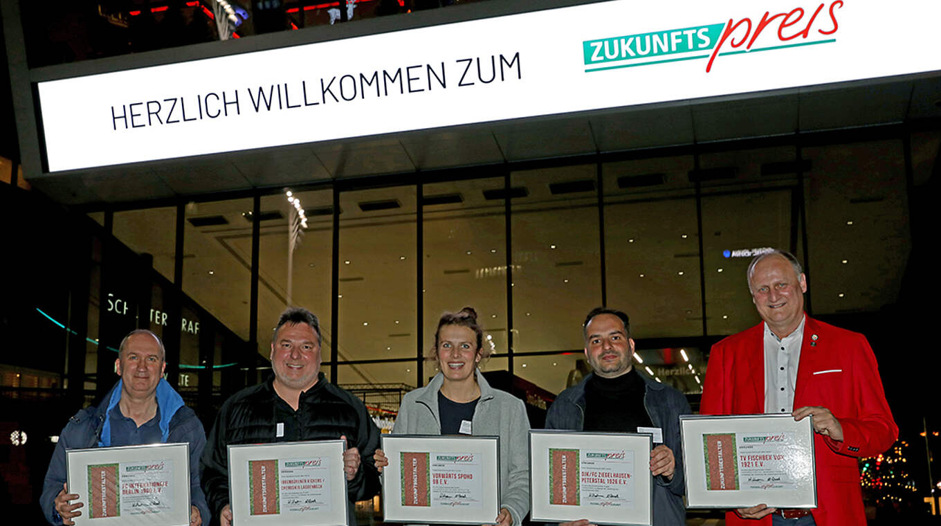 Auszeichnung im Fußballmuseum in Dortmund: Zukunftspreis für fünf Fußballklubs   © Carsten Kobow