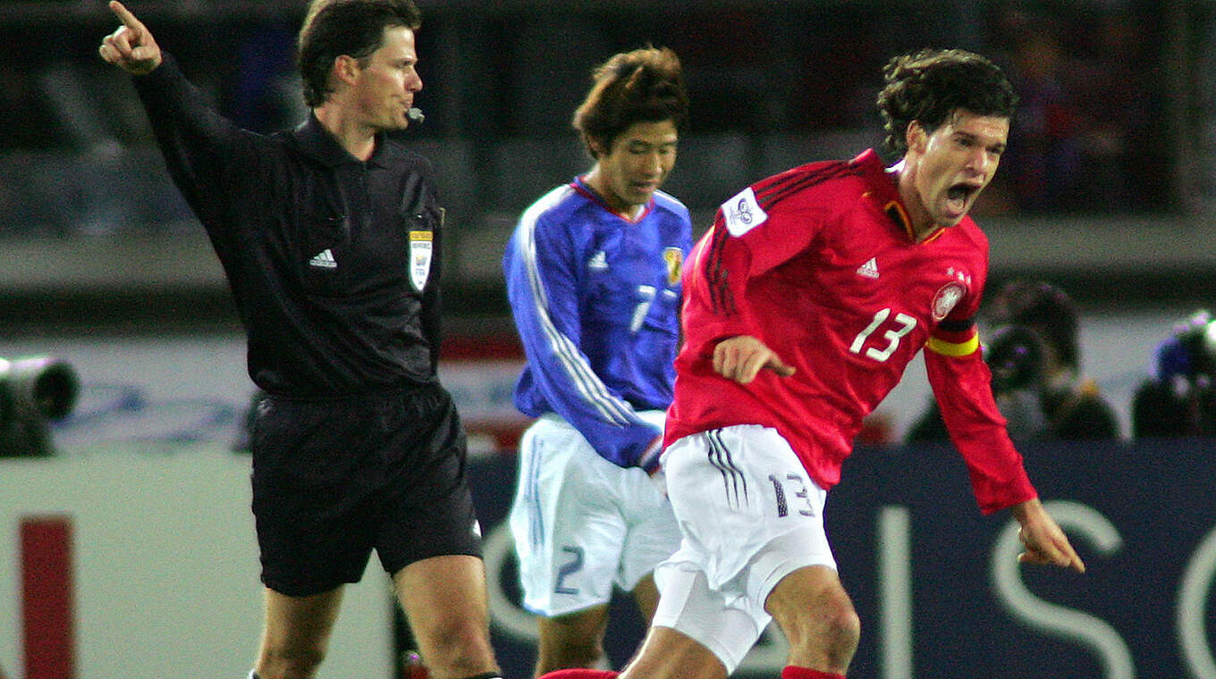 Unbändiger Jubel übers 2:0 gegen Japan: Ballack (r.) trifft 2004 in Yokohama © Getty Images