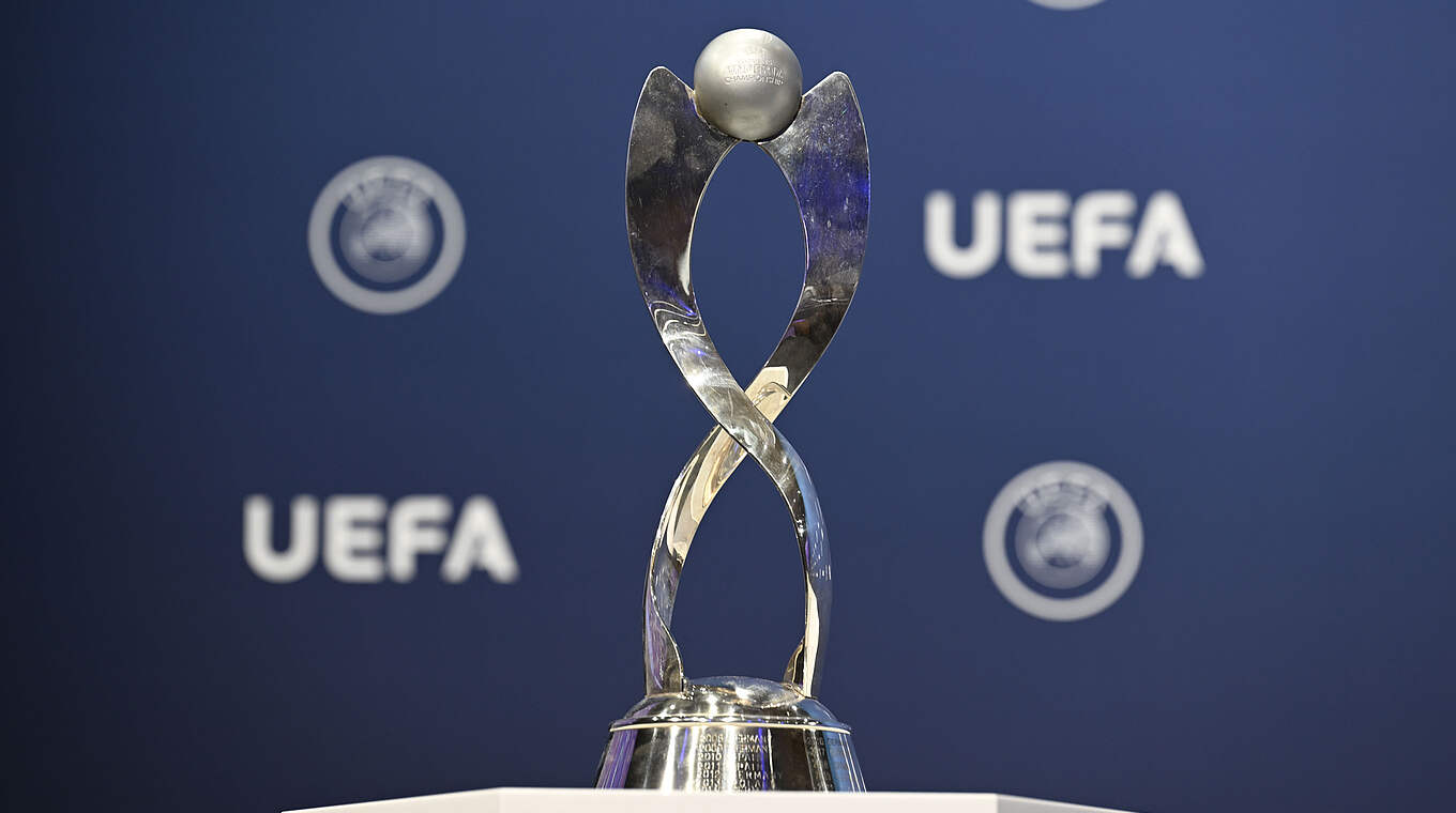 Objekt der Begierde: Die EM-Trophäe wird im Mai in Estland ausgespielt © UEFA/Getty Images